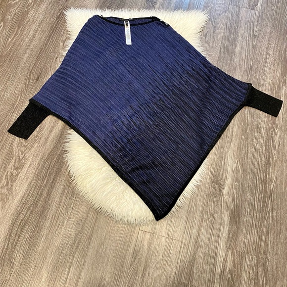 WHBM Size S/M Open Knit Asymmetrical Hem Poncho Sweater Black & Blue - Picture 2 of 10
